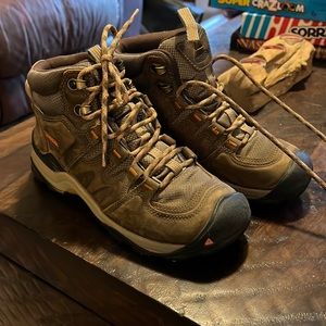 KEEN women’s hiking boots, waterproof, brand new, size: 6.5